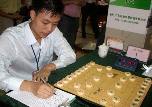 Tin đồn thất thiệt, hàng ngàn dân bao vây trụ sở UBND xã ảnh 5